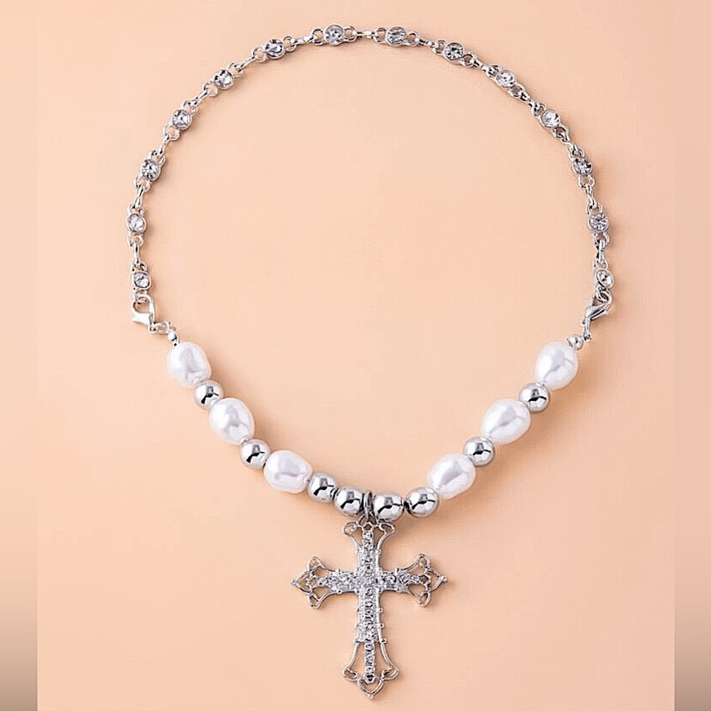 ⚜️𝟯𝟬%𝗢𝗙𝗙 𝗯𝘂𝗻𝗱𝗹𝗲𝘀 𝟯+⚜️ NEW Large Cross Pearl & Rhinestone Necklace - Picture 9 of 13